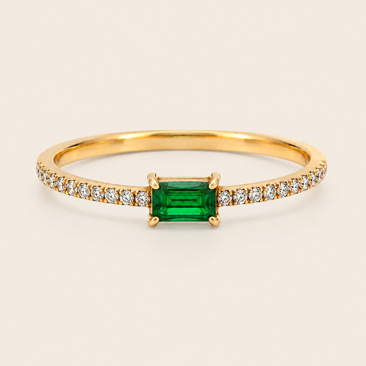 Verónica – Anillo Solitario de Oro Amarillo 14k con Esmeralda y Diamantes
