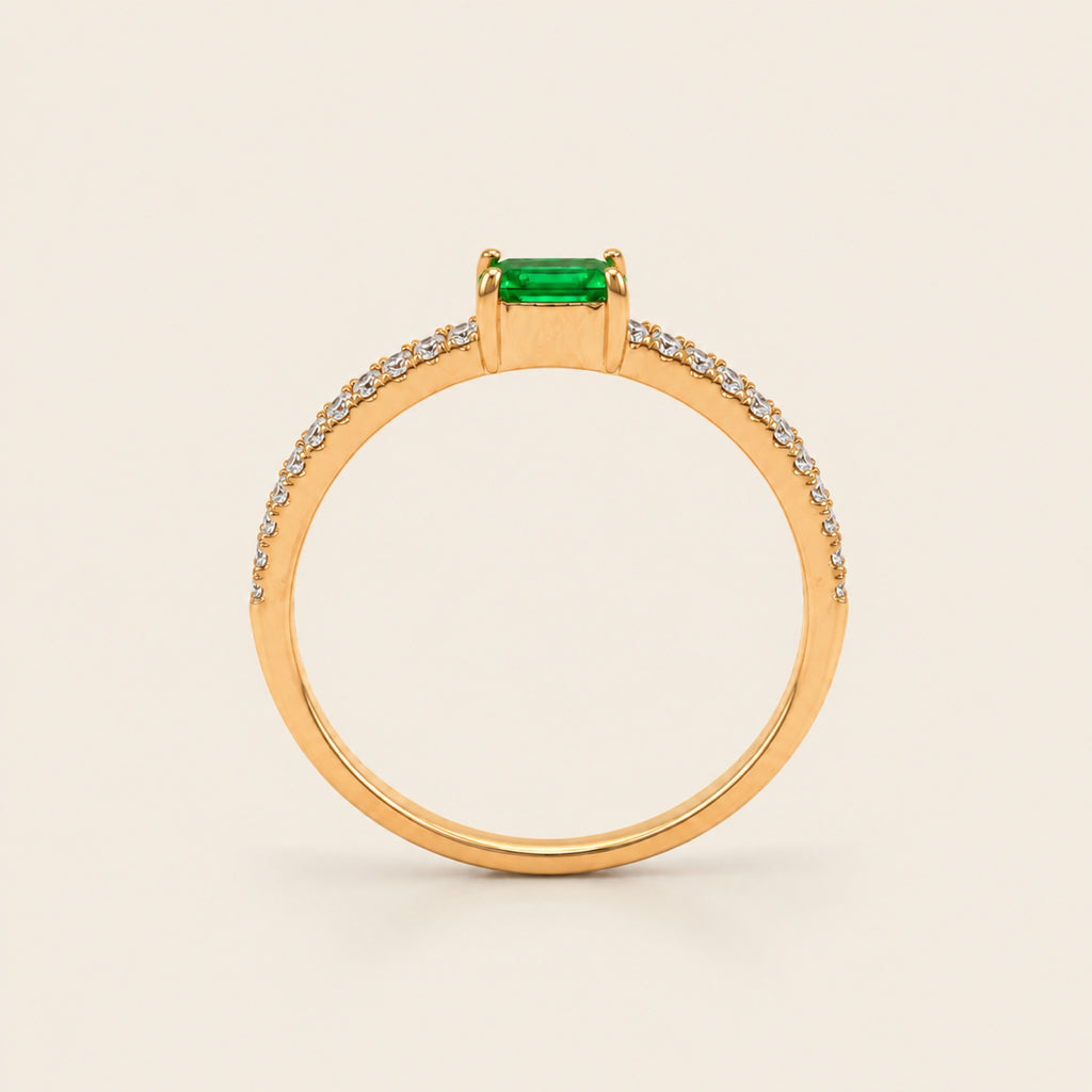 Verónica – Anillo Solitario de Oro Amarillo 14k con Esmeralda y Diamantes