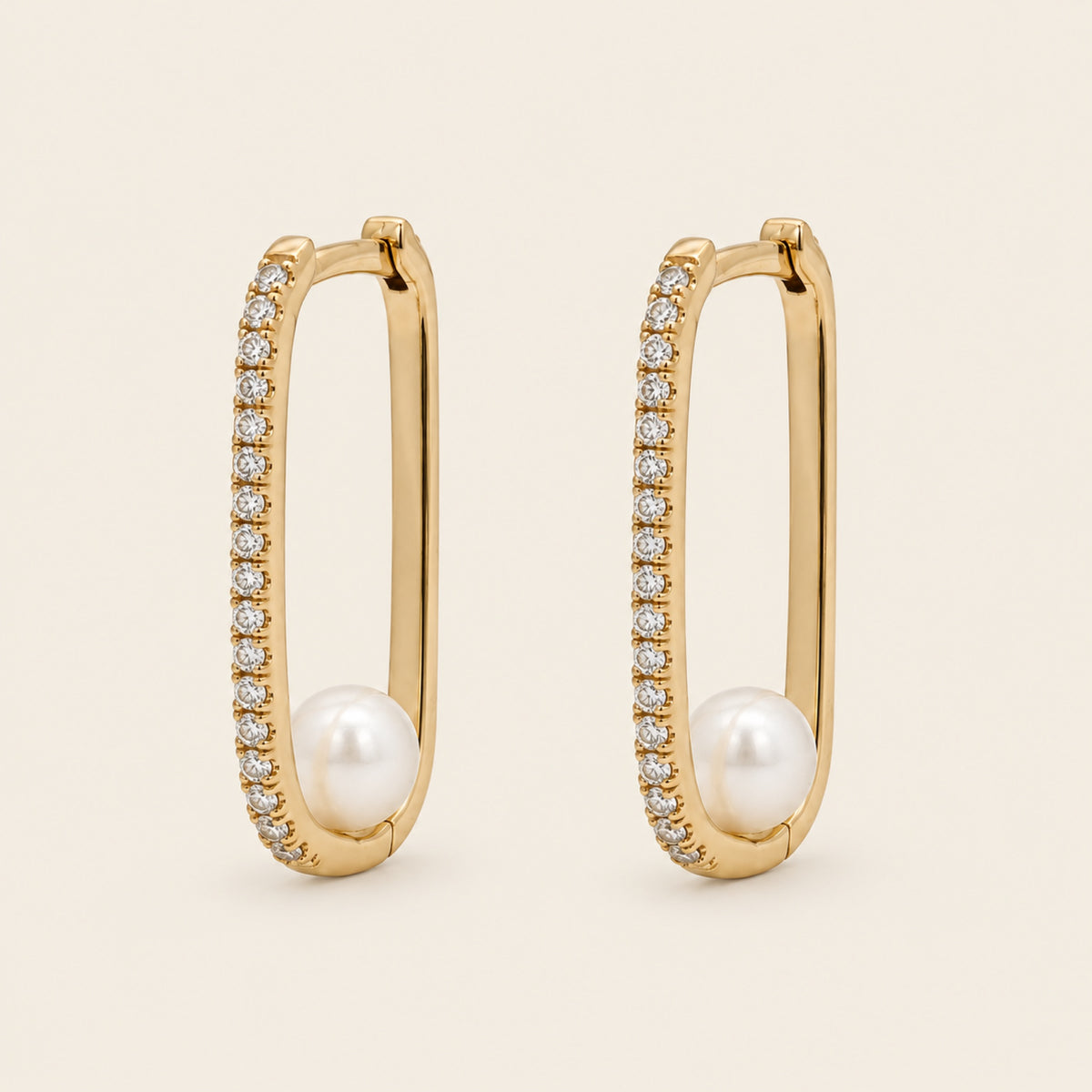 Alicia – Huggies de Oro Amarillo 14k con Perla y Diamante