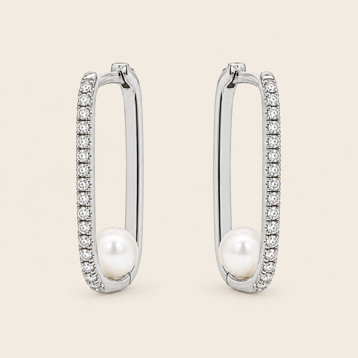 Miranda – Huggies de Oro Blanco 14k con Perla y Diamante
