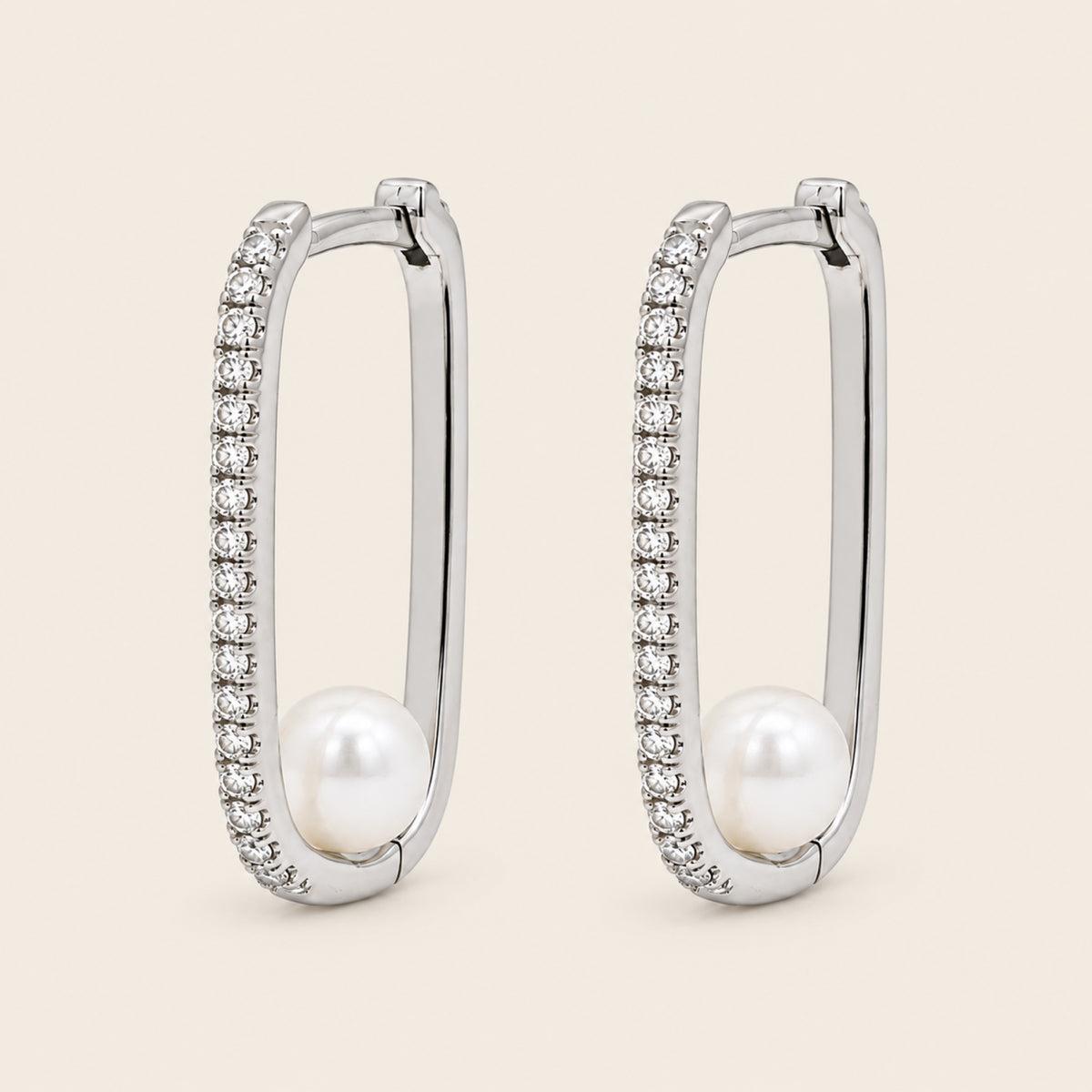 Miranda – Huggies de Oro Blanco 14k con Perla y Diamante