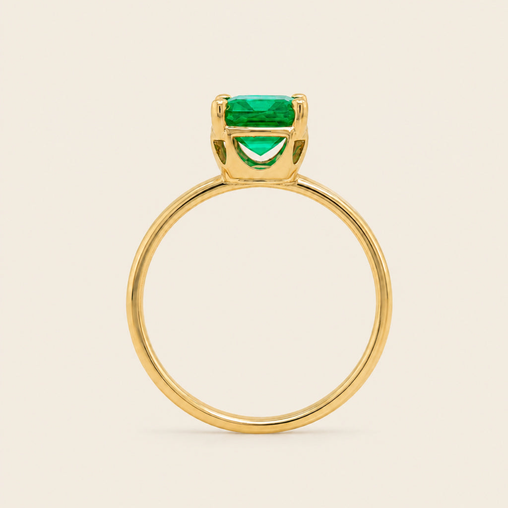 Inés – Anillo Solitario de Oro Amarillo 14k con Esmeralda