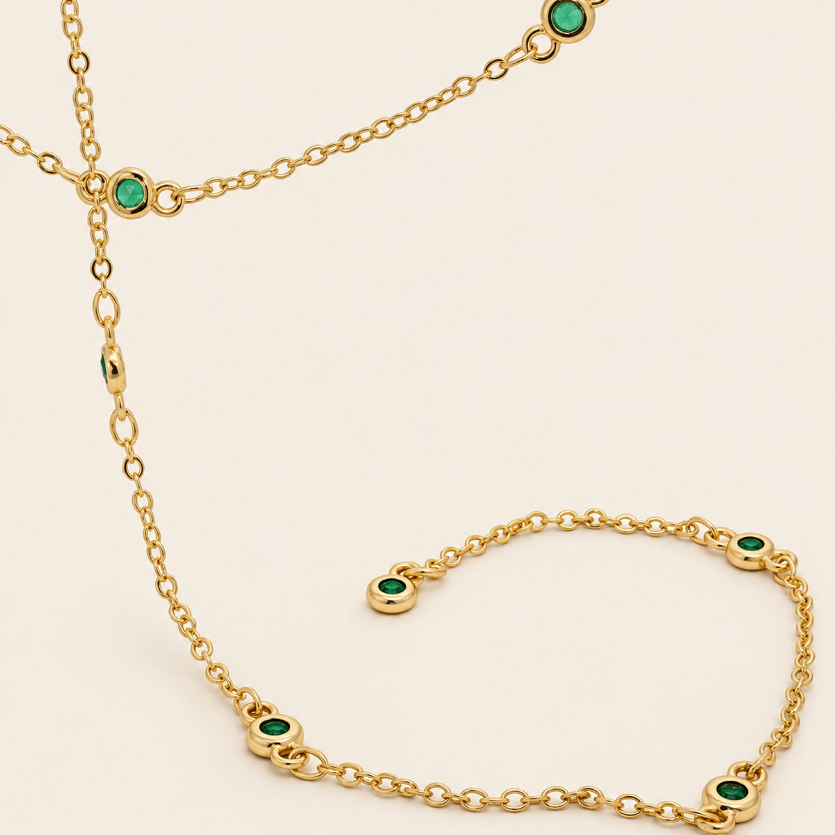 Collar Cascada Dorado con Cristales Verdes
