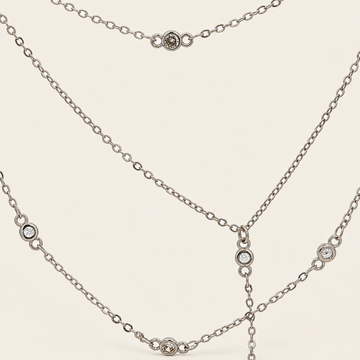 Collar Cascada Plateado con Cristales