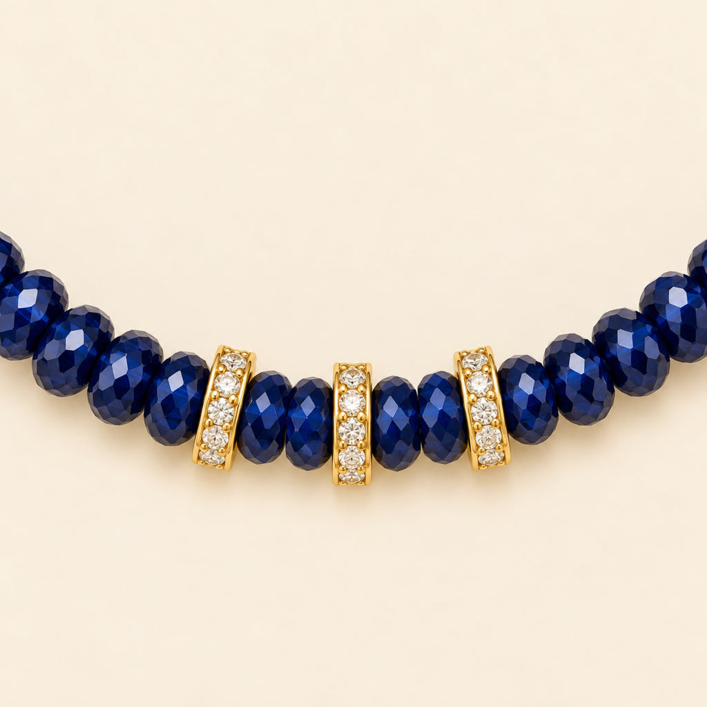 Gala – Collar Dorado con Cuentas Facetadas Azules y Circonias