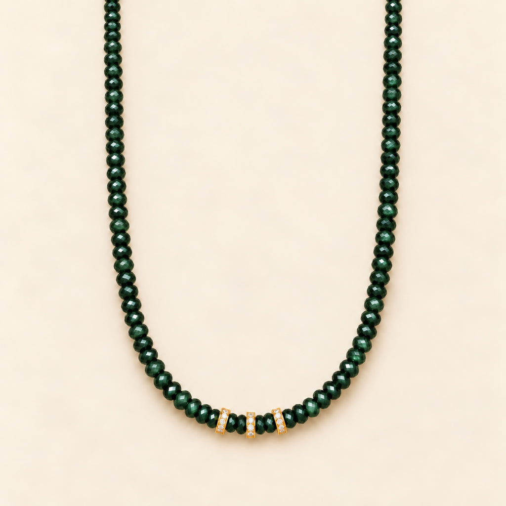Gala – Collar Dorado con Cuentas Facetadas Verdes y Circonias