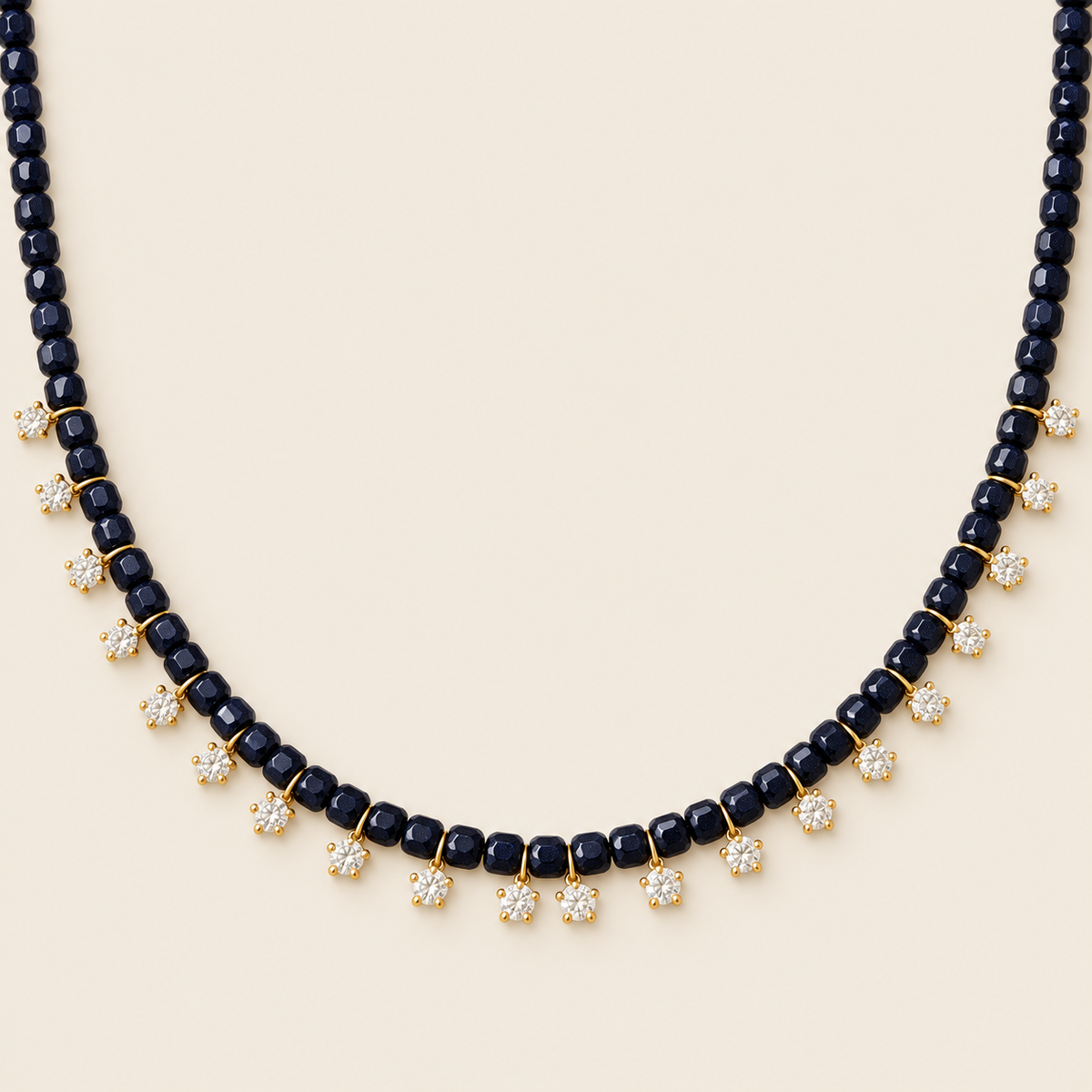 Estrellas – Collar Dorado con Goldstone Azul y Dijes de Estrella
