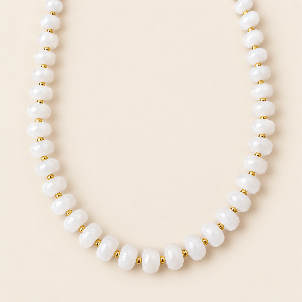 Gelato – Collar Dorado con Jade Blanco