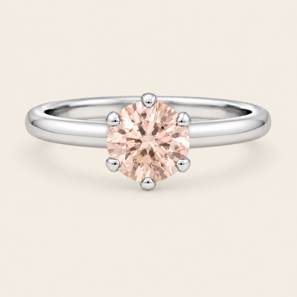 Sophie – Anillo Solitario de Oro Blanco 14k con Diamante Rosa Fancy Vivid