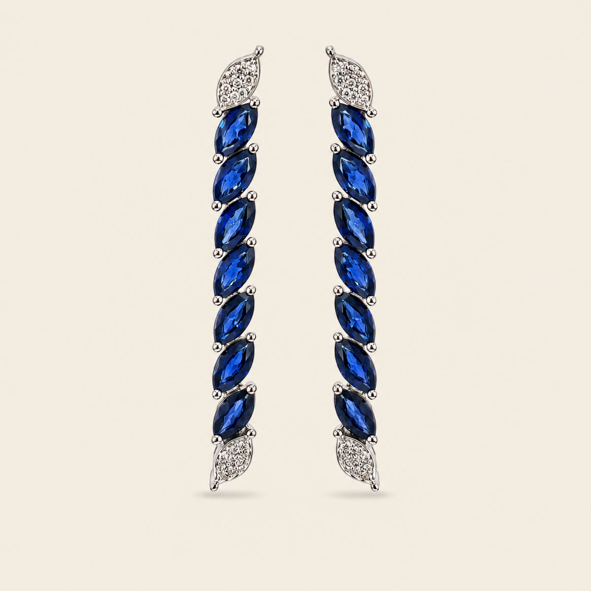 Mariana – Aretes de Oro Blanco 14k con Zafiro y Diamante