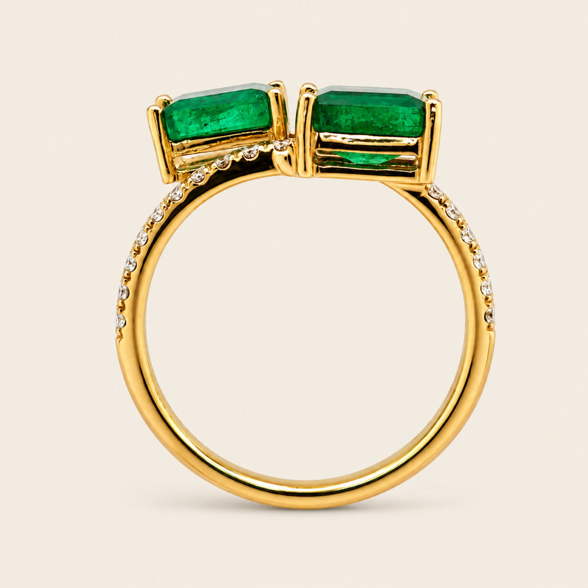 Julieta – Anillo Doble Piedra de Oro Amarillo 14k con Esmeraldas en Pera