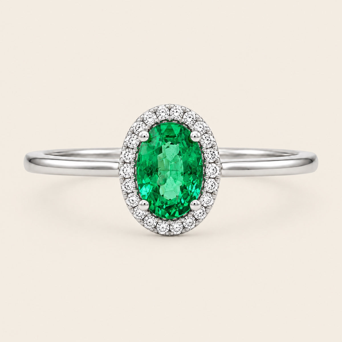 Victoria – Anillo Halo de Oro Blanco 18k con Esmeralda