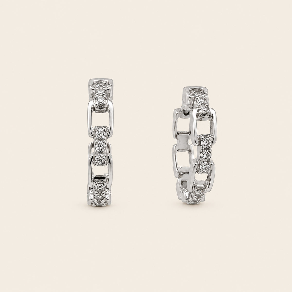 Vera – Huggies de Oro Blanco 14k con Diamante