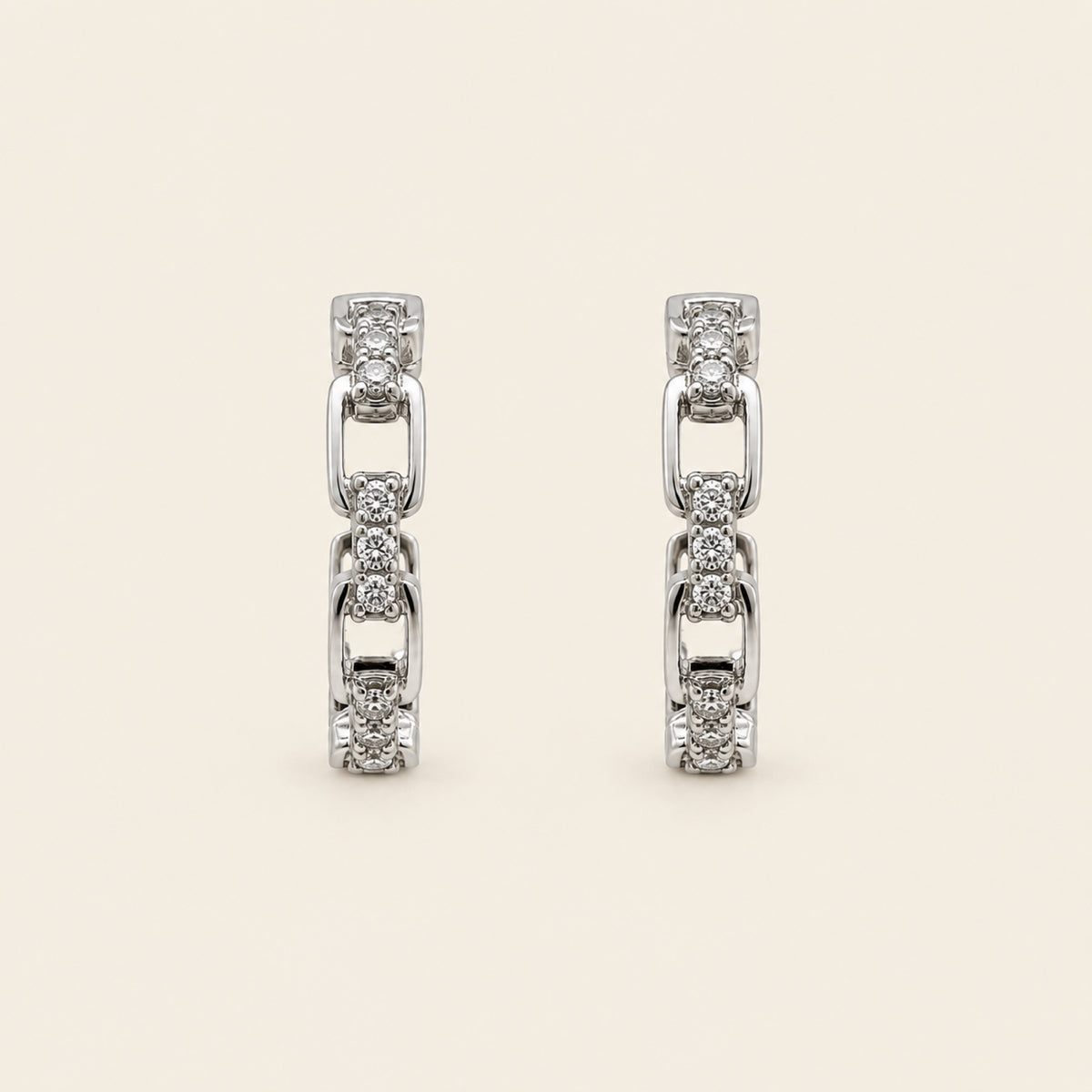 Vera – Huggies de Oro Blanco 14k con Diamante