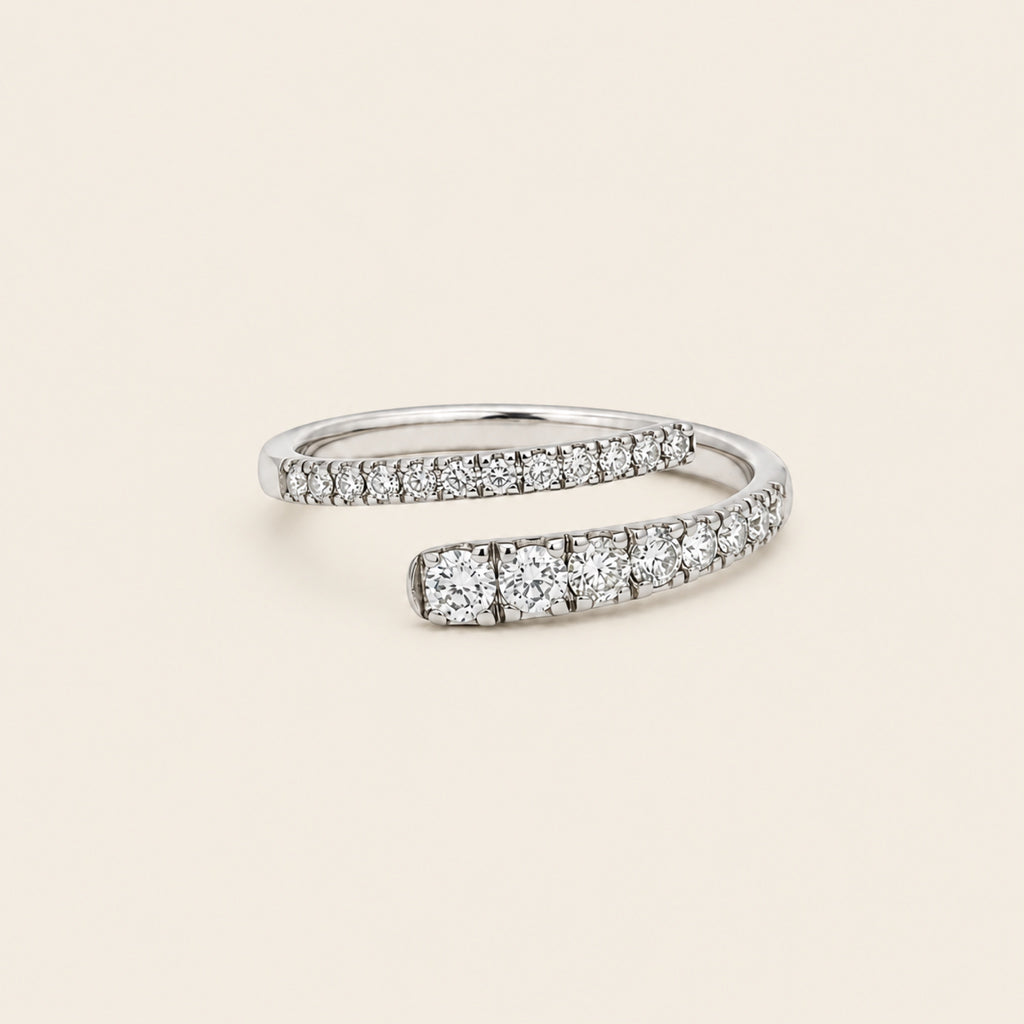 Tamara – Anillo Semi Espiral de Oro Blanco 14k con Diamante