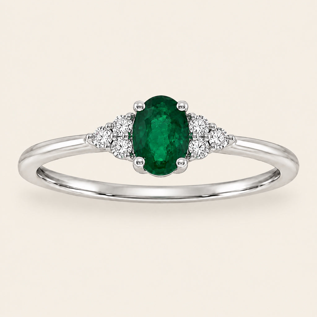 Elise – Anillo de Oro Blanco 14k con Esmeralda y Clúster de Diamantes