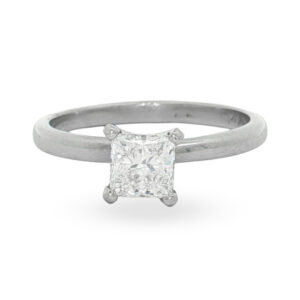 Anillo con Diamante Solitario