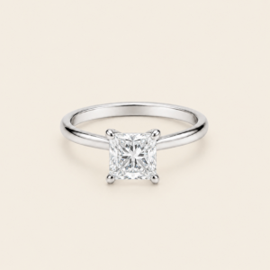 Anillo con Diamante Solitario